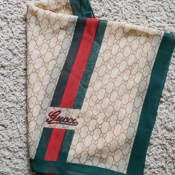 Gucci Scarf EUC like new Signature scarf - Picture 3 of 4